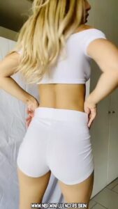 Greatmoongirl Bisexual Busty Athletic Body Busty Petite
