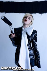 Kiernanshipka Female Brown Eyes Slim Body Caucasian
