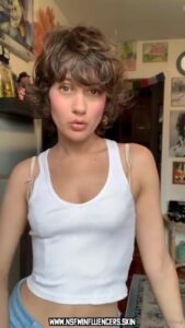 Qweensativa Small Breasts Latin Bisexual Babe Beautiful