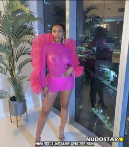 Keepupwithaiko_ Beautiful Curvy Body Ebony Instagrammer Xer
