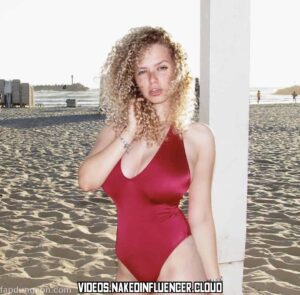Leebarkan Female Hair Blonde Israeli Bisexual Influencer