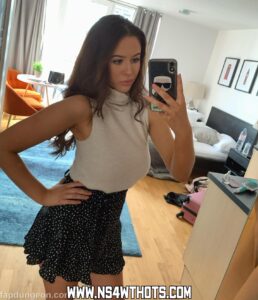 Simonegoodall1 Female Bisexual Huge Ass American